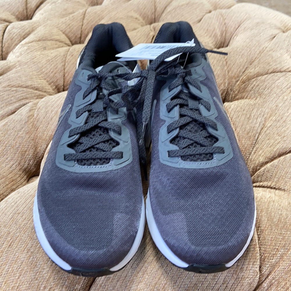 Nike legend react sneakers